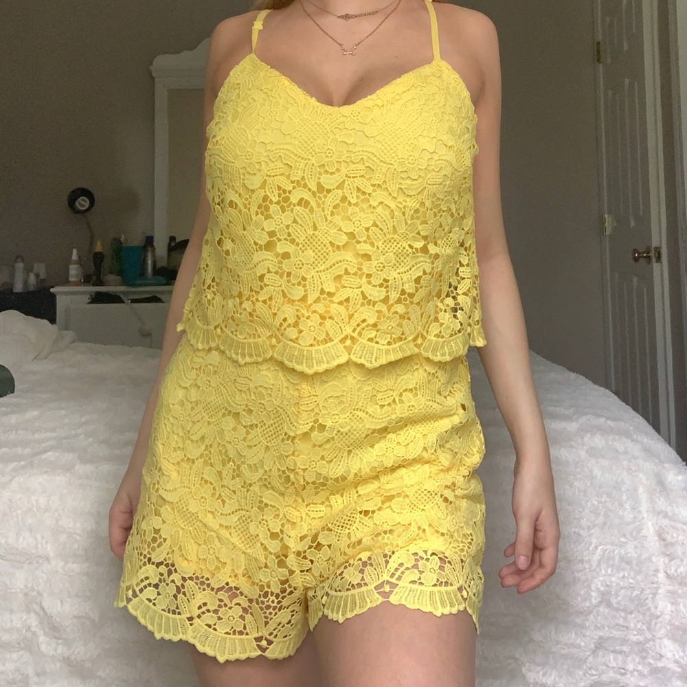 Lace bebe romper